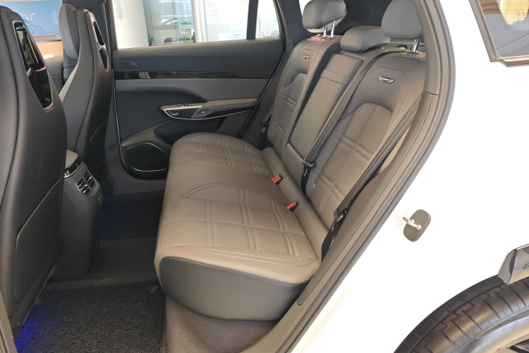 红旗天工08 2025款 605先锋版中控内饰7004