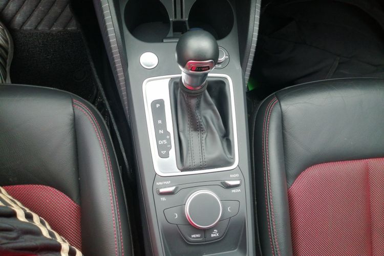 奥迪Q2L 2021款 35 TFSI 时尚动感型中控内饰18