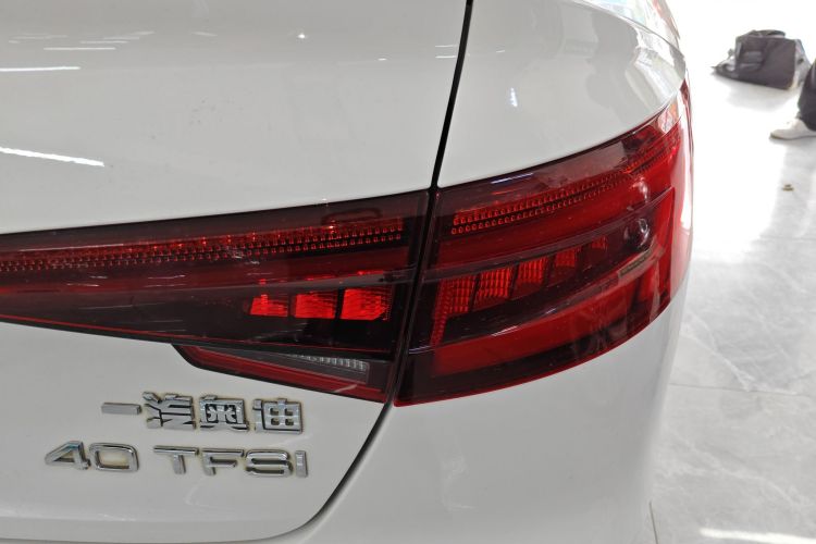 奥迪A4L 2018款 30周年年型 40 TFSI 进取型车身外观9