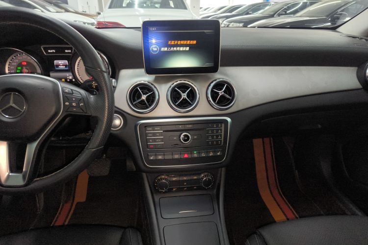 奔驰GLA 2016款 GLA 220 4MATIC 豪华型局部细节16
