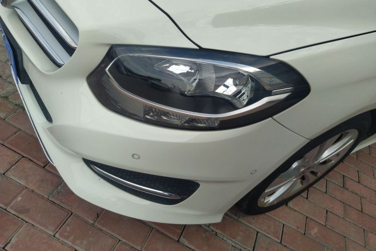 奔驰B级 2017款 B 200 动感型车身外观36