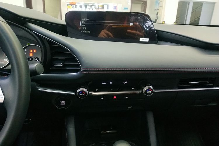 马自达3 昂克赛拉 2022款 2.0L 自动质雅黑曜版中控内饰16
