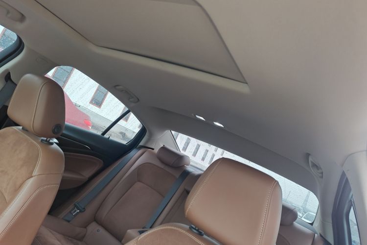 别克 君威 2020款 552T 豪华型中控内饰22