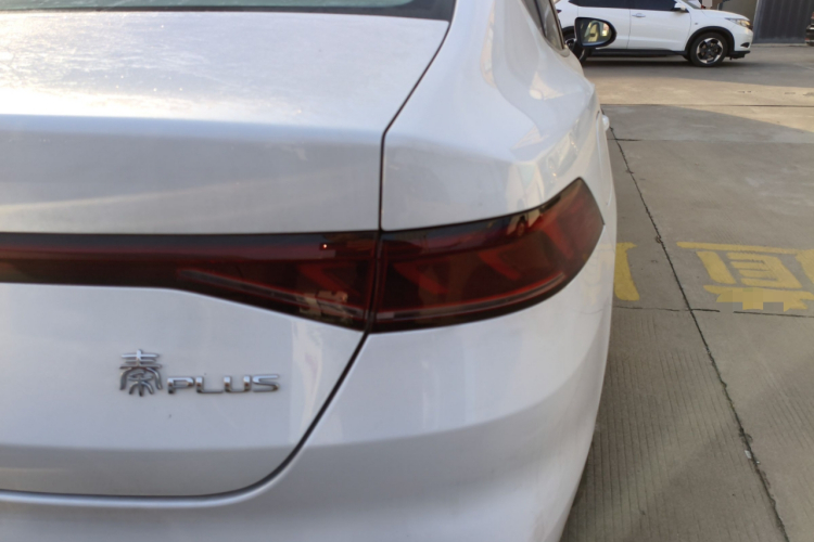 比亚迪 秦PLUS 2024款 荣耀版 DM-i 120KM卓越型车身外观6006