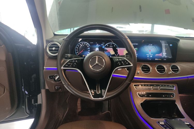 奔驰E级 2023款 改款 E 300 L 时尚型中控内饰13