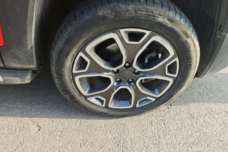 Jeep 自由侠 2017款  180TS 自动四驱全能敞篷版车身外观6007