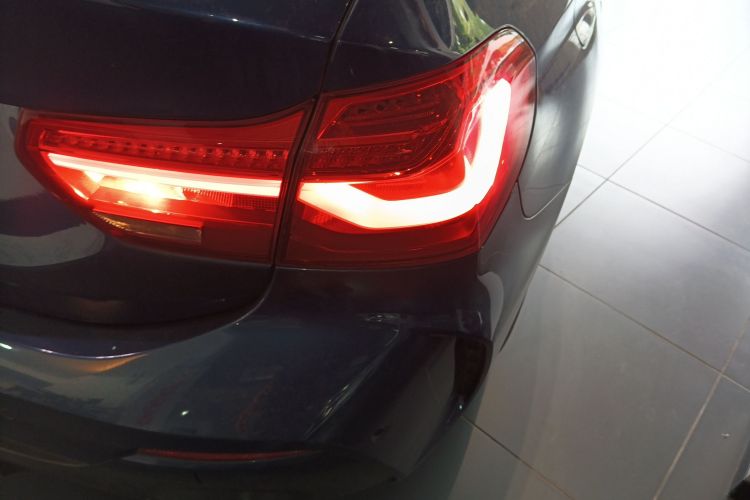 宝马1系 2021款 120i M运动曜夜版车身外观6001