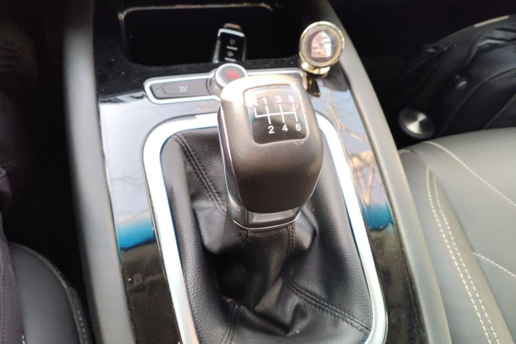 捷途X70 2020款 1.5T 手动智行版 7座中控内饰18