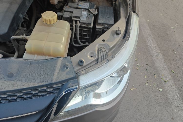 宝骏730 2014款 1.5L 手动舒适ESP版 7座局部细节9007