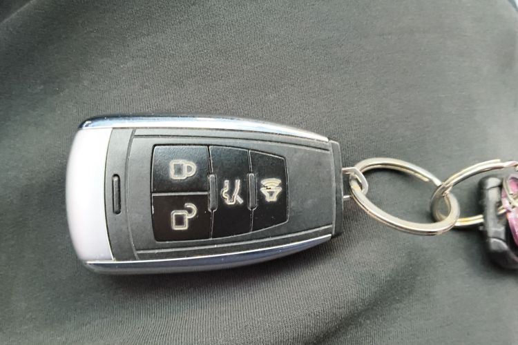 北汽新能源EX 2018款 EX360 新尚版中控内饰11