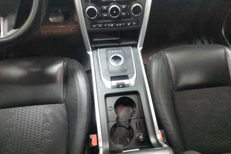 路虎 发现神行 2017款 2.0T PURE中控内饰18