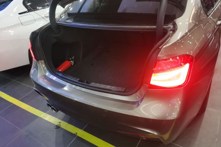 宝马3系 2018款 320i M运动套装机舱底盘23