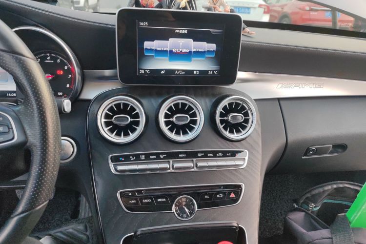 奔驰C级 2017款 改款 C 200 L 运动版中控内饰16