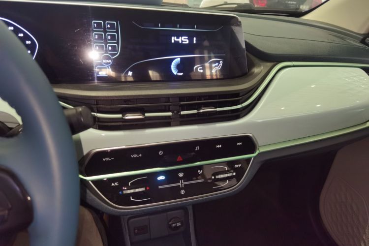 长安欧尚 奔奔E-Star 2022款 国民版 多彩限量款（快充版）三元锂局部细节16