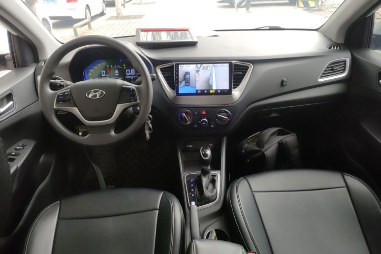 现代 悦纳 2020款 1.4L CVT GLS炫酷版中控内饰7002