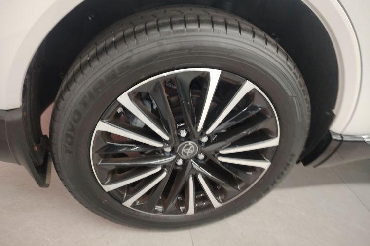 丰田 威飒 2023款 2.0L CVT两驱尊贵版车身外观6008