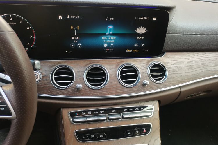 奔驰E级 2021款 E 300 L 时尚型中控内饰16