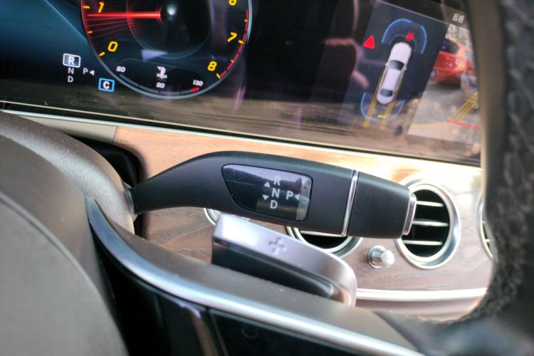 奔驰E级 2023款 改款 E 260 L局部细节18