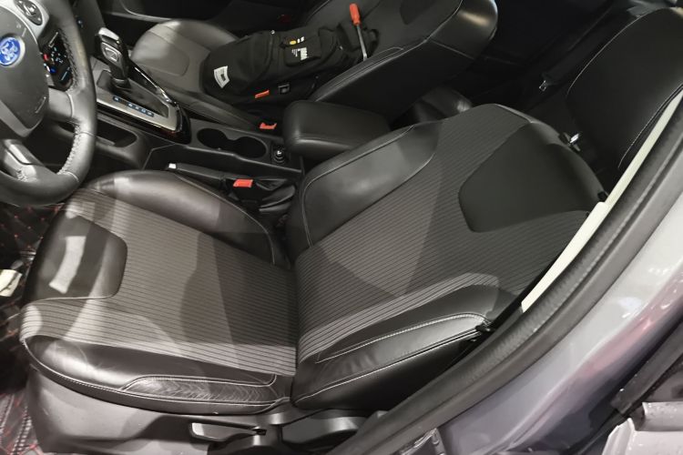 福特 福克斯 2012款 三厢 1.6L 自动风尚型局部细节19