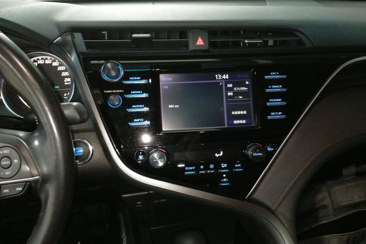 丰田 凯美瑞 2018款 2.0G 豪华版中控内饰16