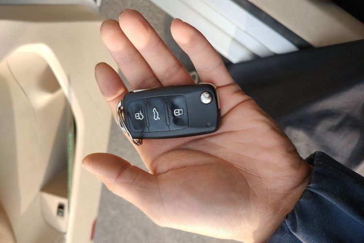 大众 速腾 2011款 1.6L 自动舒适型中控内饰11