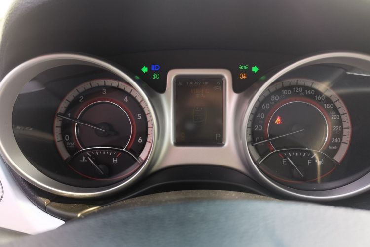 道奇 酷威 2015款 2.0TD 四驱尊尚版局部细节14