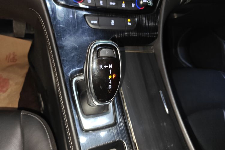 别克 君越 2018款 20T 精英型中控内饰18