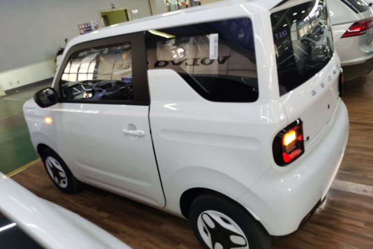 吉利银河 熊猫 2025款 210km 元气熊车身外观4