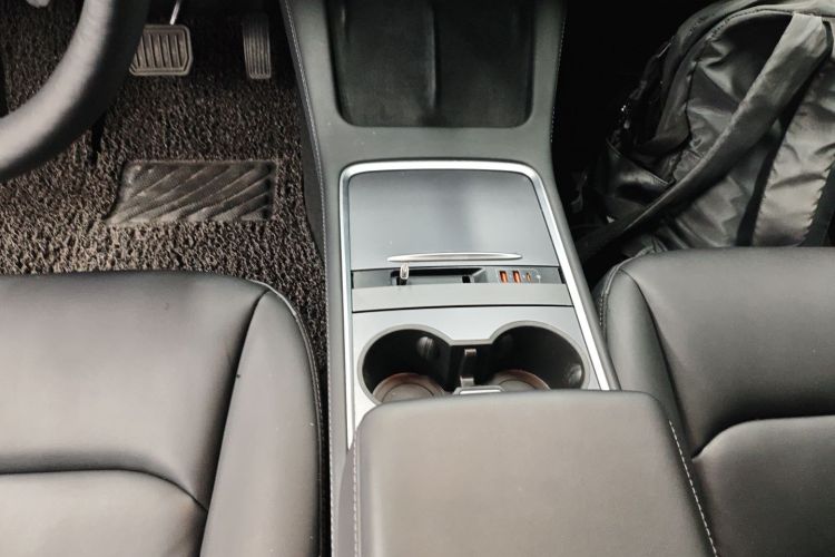 特斯拉 Model 3 2021款 标准续航后驱升级版中控内饰18