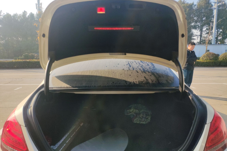 奔驰C级 2016款 C 200 L 运动型局部细节23