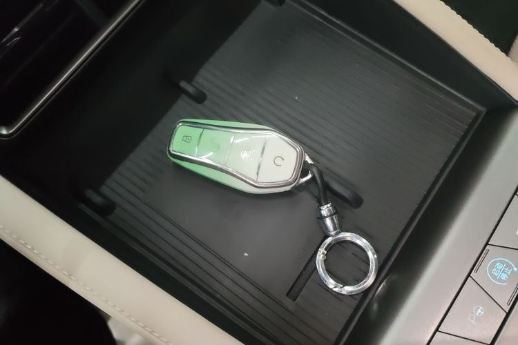 比亚迪 元UP 2025款 智驾版 401KM 活力版中控内饰11