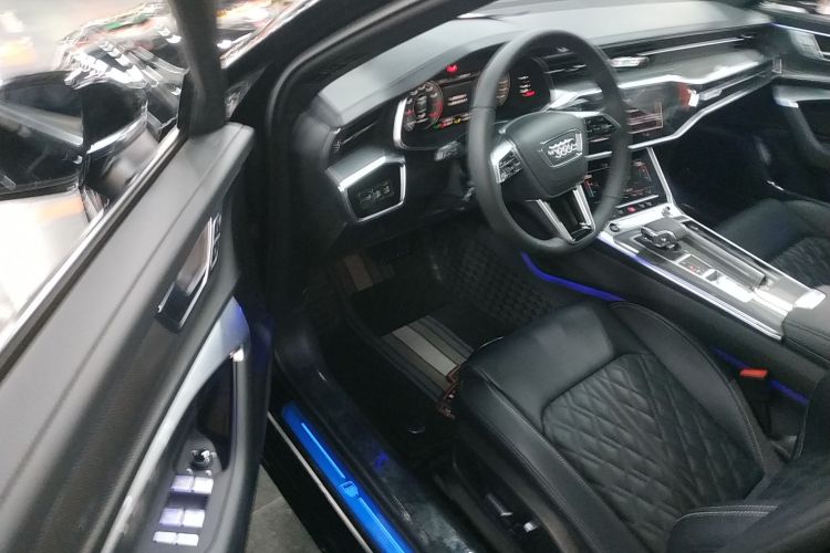 奥迪A6L 2025款 改款 45 TFSI 臻选动感型中控内饰20