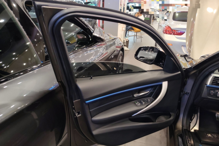 宝马3系 2018款 320i M运动套装中控内饰7007