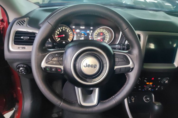 Jeep 指南者 2017款 200T 自动家享版中控内饰13