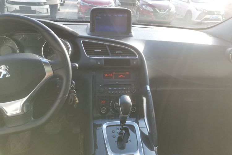 标致3008 2015款 1.6THP 自动潮流版中控内饰16