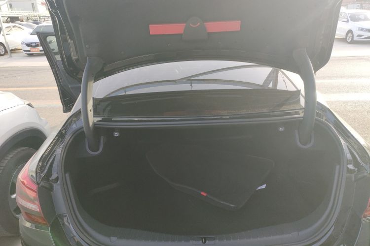 红旗H5 2022款 经典款 改款 1.5T DCT旗韵版机舱底盘23