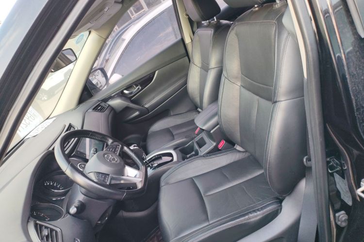 日产 奇骏 2020款 2.0L XL ITS CVT 2WD智联舒适版中控内饰19