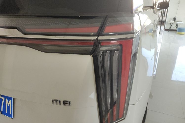 广汽传祺 传祺M8 2023款 宗师系列 400T 至尊版车身外观9