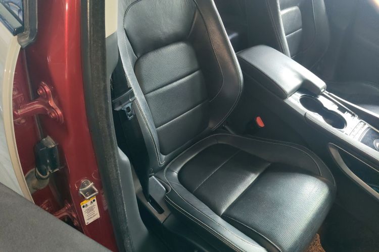 捷豹F-PACE 2016款 3.0 SC 四驱R-Sport运动版局部细节41