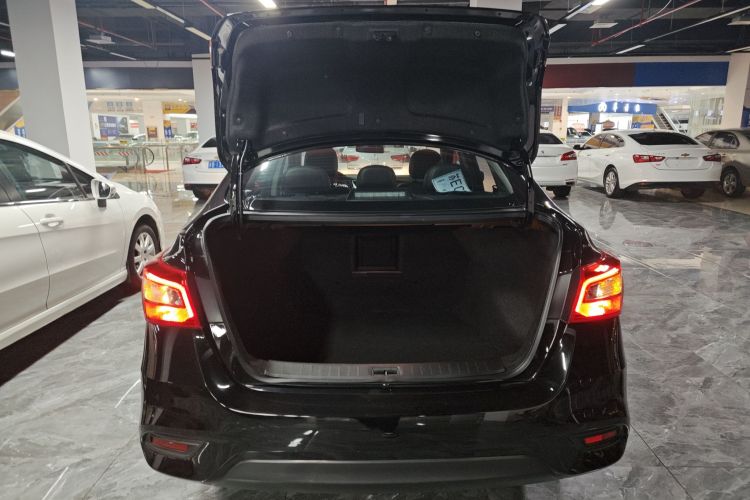 日产 轩逸 2022款 经典 1.6XL CVT豪华版机舱底盘23