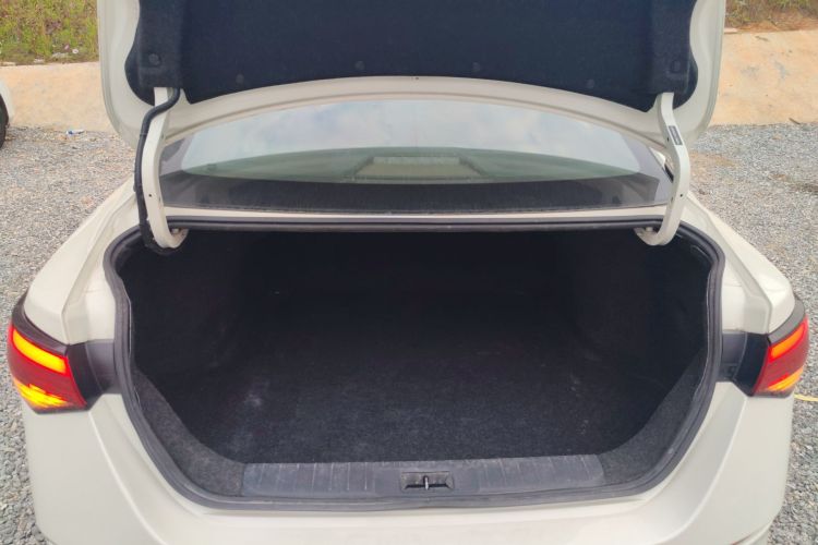 日产 轩逸 2021款 1.6L XL CVT悦享版机舱底盘23