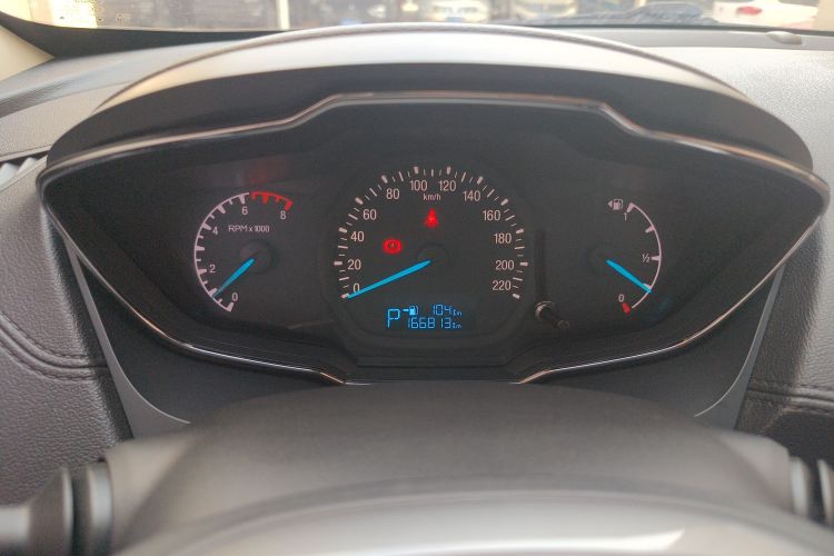 日产 轩逸 2014款 1.6XV CVT尊享版中控内饰14