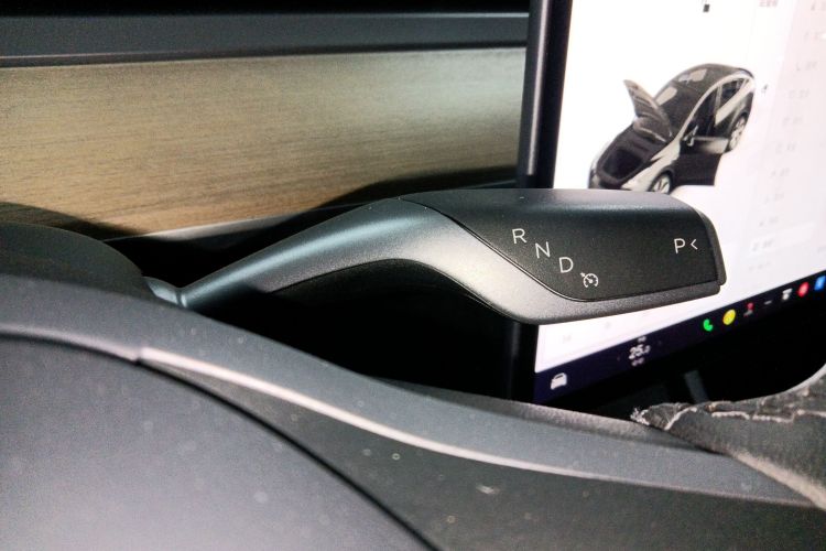 特斯拉 Model Y 2021款 标准续航后驱版中控内饰18