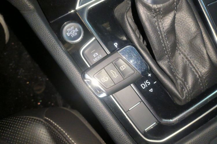 一汽-大众CC 2020款 330TSI 魅颜版 国VI中控内饰11