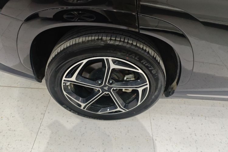 哪吒汽车 哪吒L 2024款 增程 310 闪充版车身外观6008