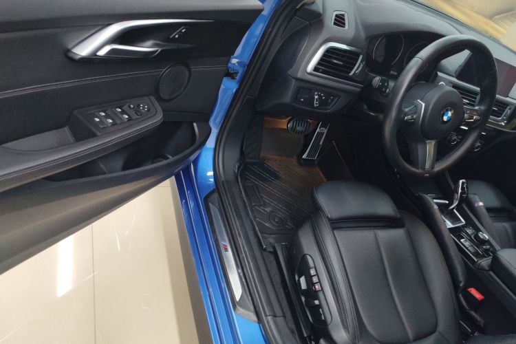 宝马1系 2020款 120i M运动套装中控内饰7003