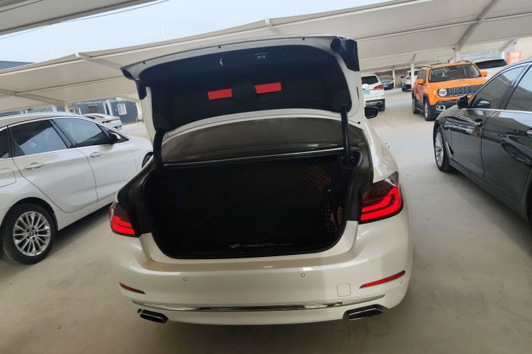 宝马5系 2019款 改款 530Li 领先型 豪华套装中控内饰23