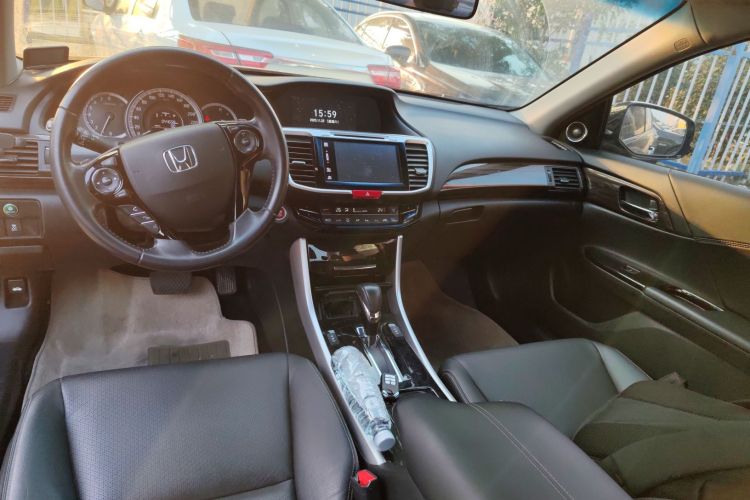 本田 雅阁 2016款 2.4L 豪华版中控内饰18