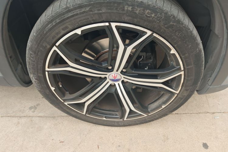 玛莎拉蒂 Levante 2019款 3.0T 标准版 国V车身外观10