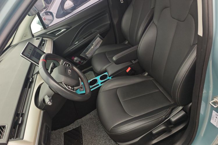 哪吒汽车 哪吒V 2022款 潮 400 Lite中控内饰19